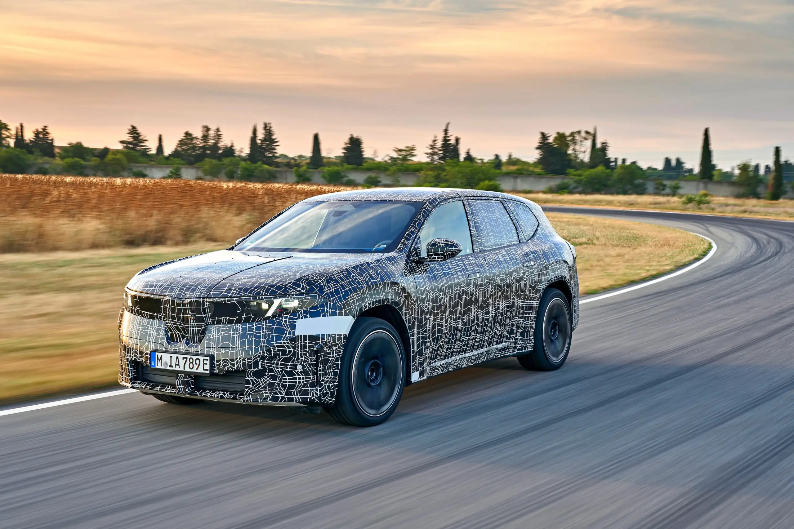 BMW iX3: электромобиль, который действительно понимает водителя