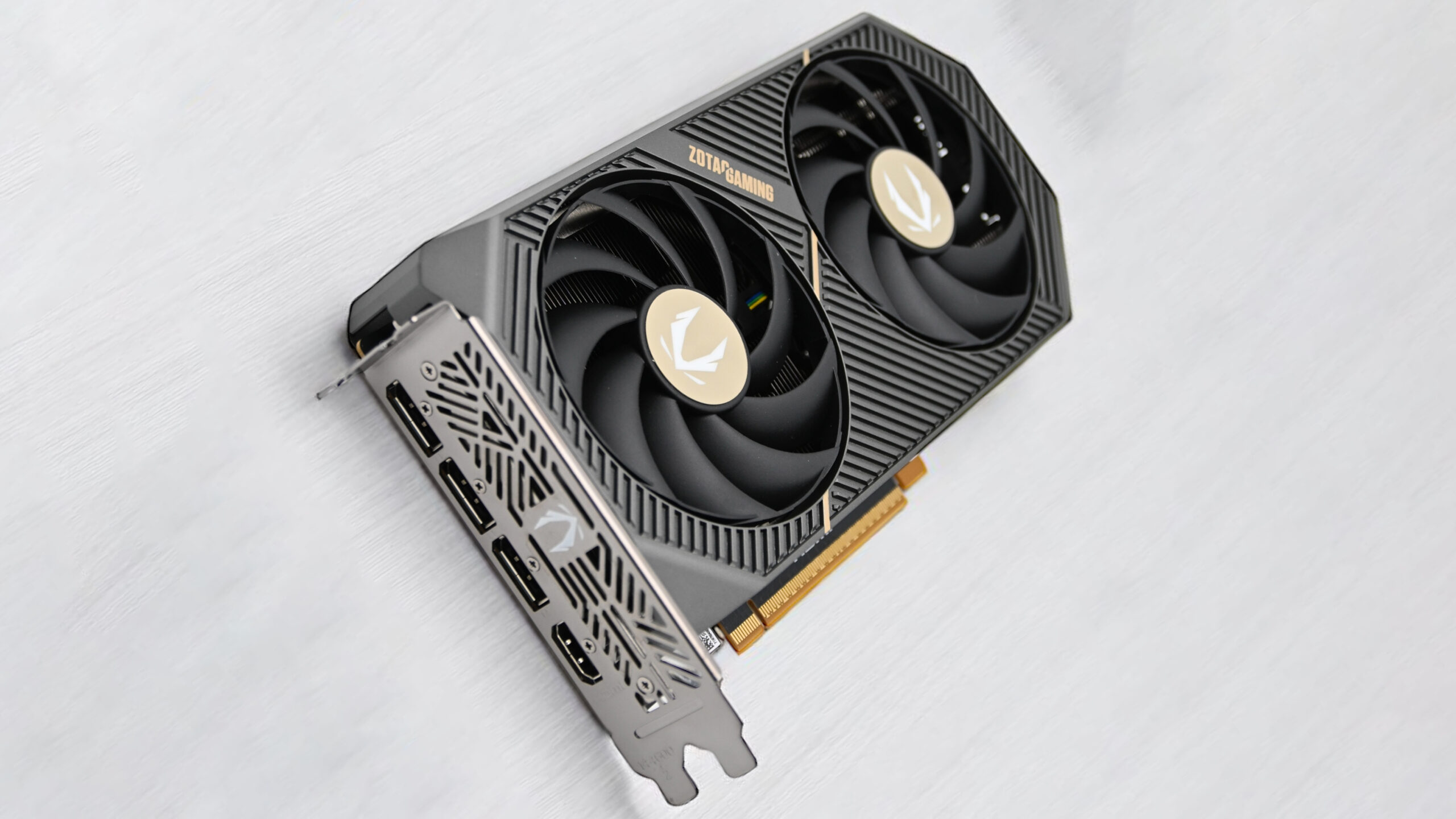 Zotac GeForce RTX 5060 AMP — компактная видеокарта для Full HD-гейминга или пустая трата денег? 2 Zotac GeForce RTX 5060 AMP — компактная видеокарта для Full HD-гейминга или пустая трата денег?