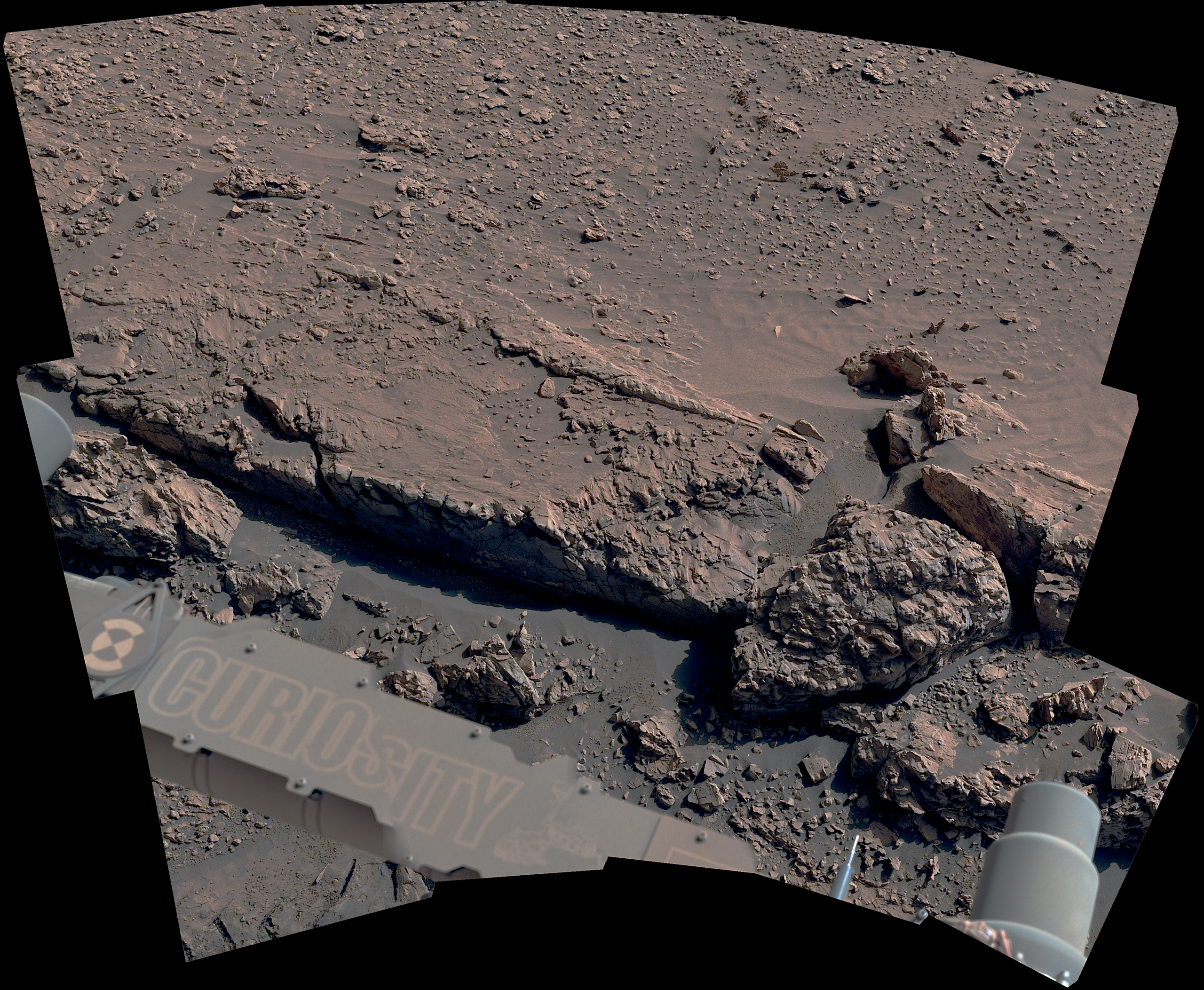 Марсоход Curiosity раскрывает новые тайны о прошлом Красной планеты 1 Ученые полагают, что затвердевшие края таких хребтов — часть области коробчатой структуры, которую исследует марсоход — могли быть образованы древними грунтовыми водами.