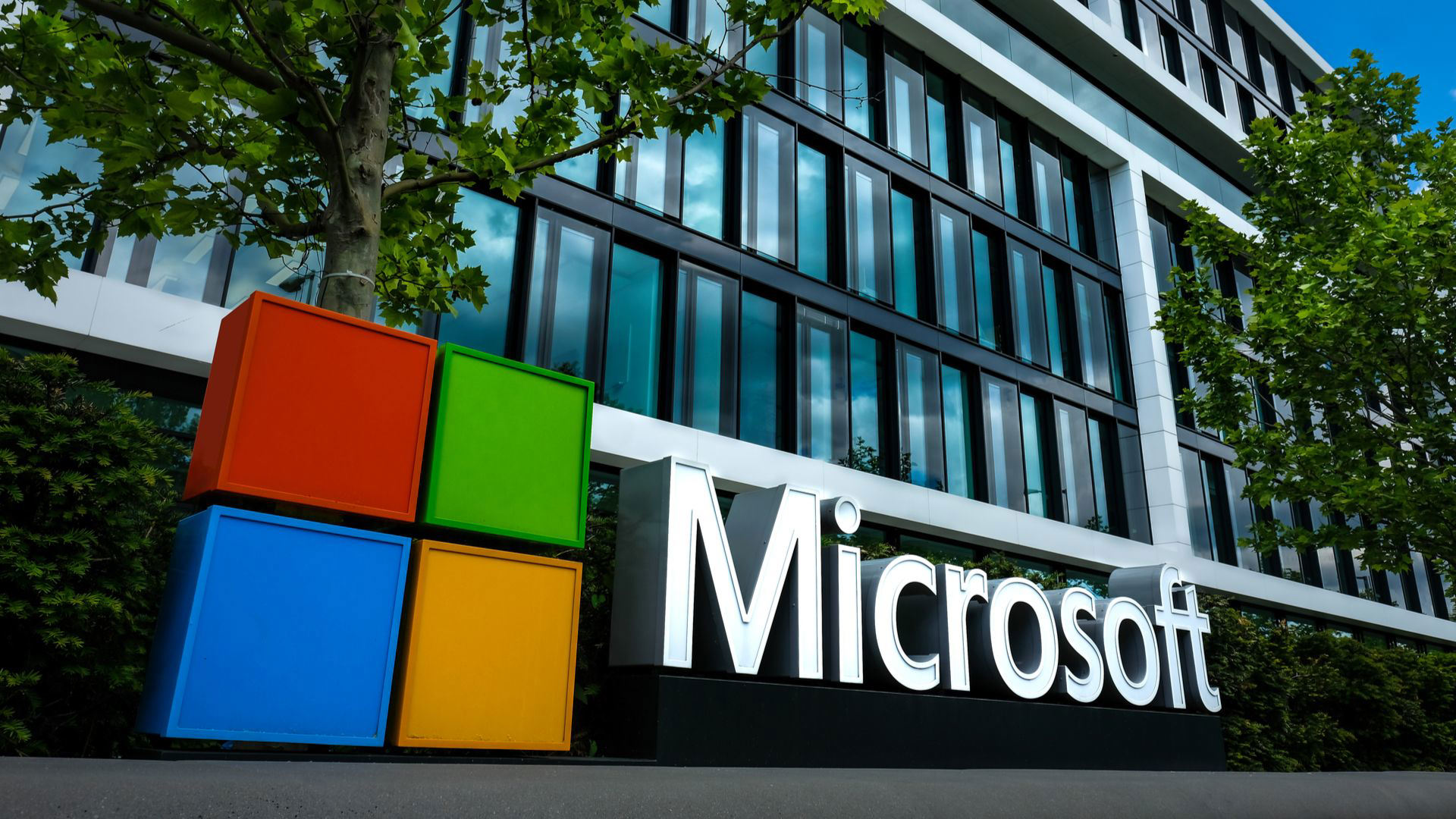 Microsoft в кризисе: как гигант потерял инновационный дух и превратился в инвестиционный фонд