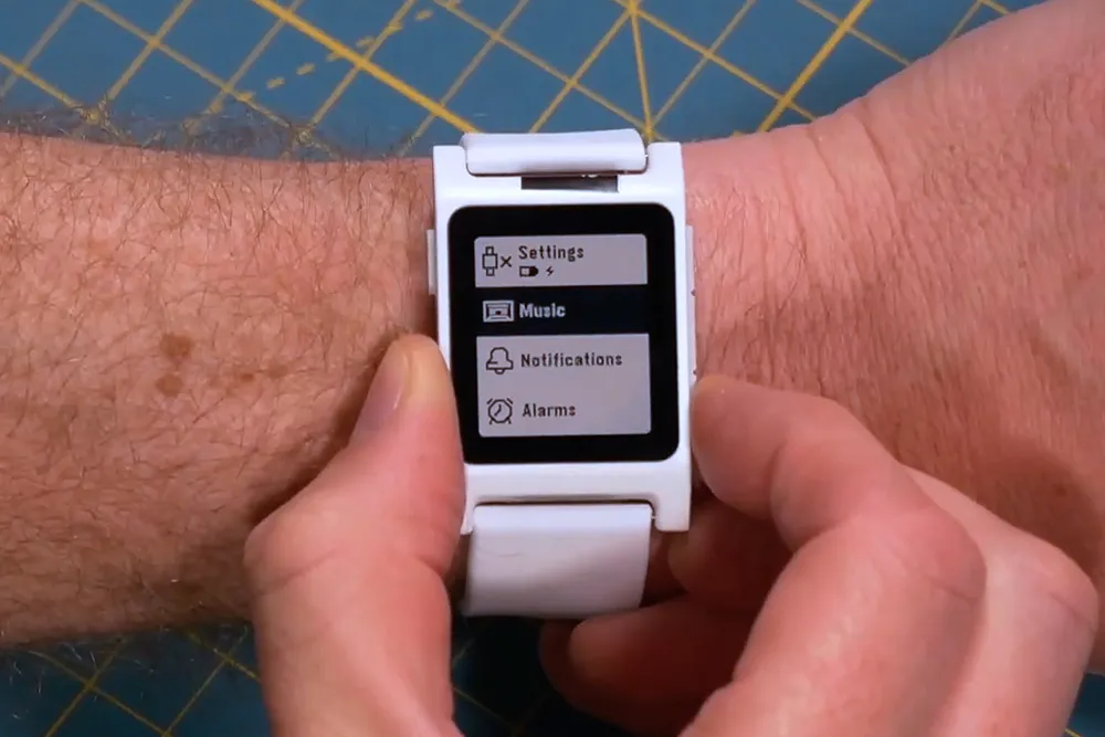 Легендарные Pebble возвращаются: что известно о возрождении культовых смарт-часов