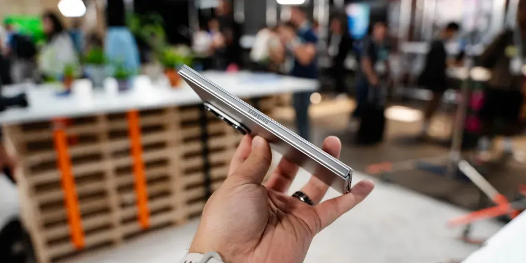 Представлен Samsung Galaxy Z Fold 7: революция складных смартфонов наконец-то свершилась 2 Представлен Samsung Galaxy Z Fold 7: революция складных смартфонов наконец-то свершилась