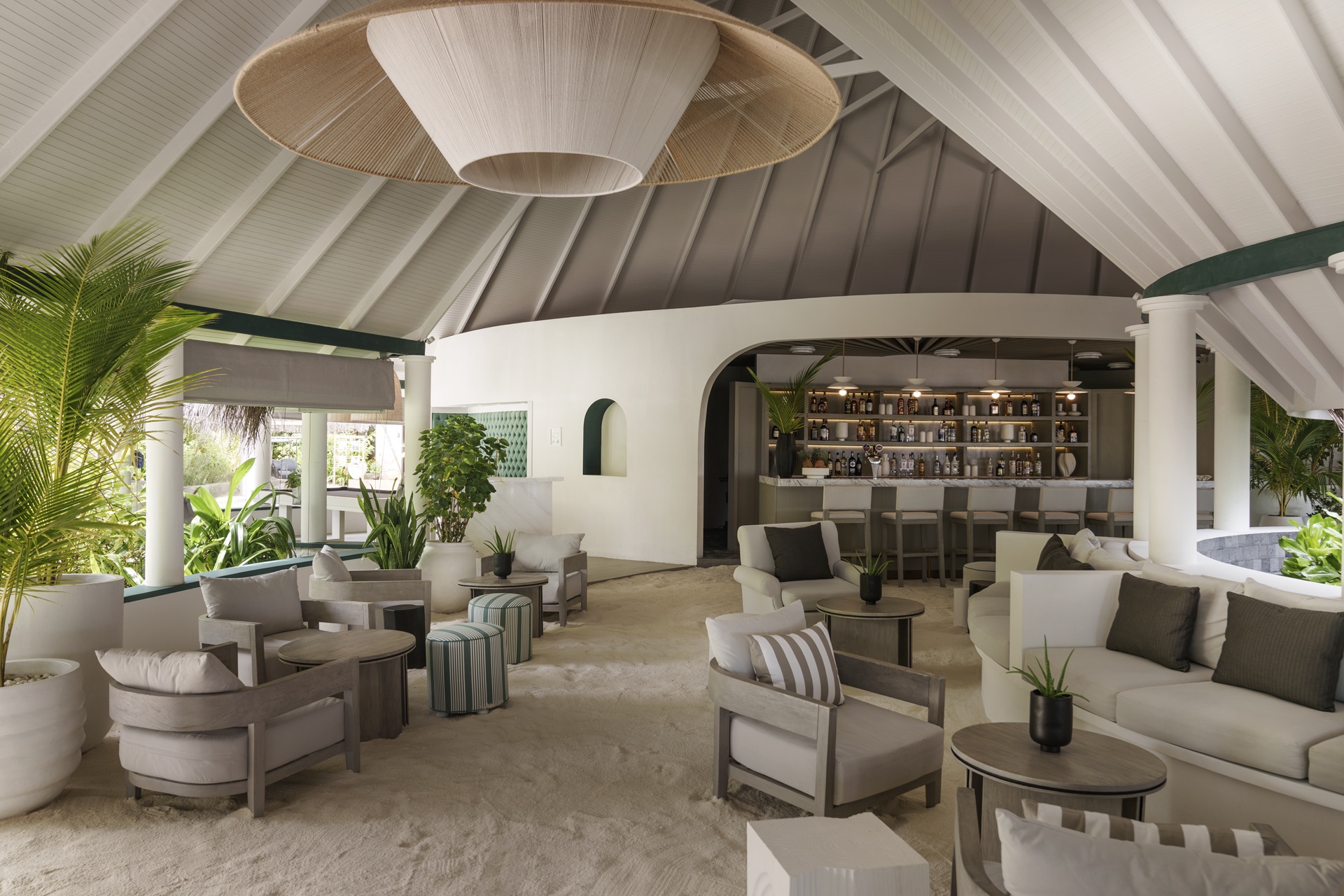 Где закаты вкуснее коктейлей: на Мальдивах открылся обновлённый Nautilus Bar в Sun Siyam Vilu Reef 2 Где закаты вкуснее коктейлей: на Мальдивах открылся обновлённый Nautilus Bar в Sun Siyam Vilu Reef