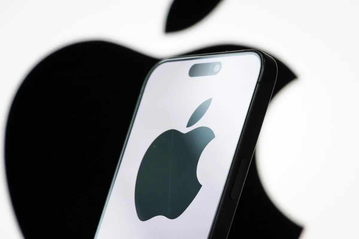 К 20-летию iPhone Apple готовит революционный дизайн с изогнутым стеклом
