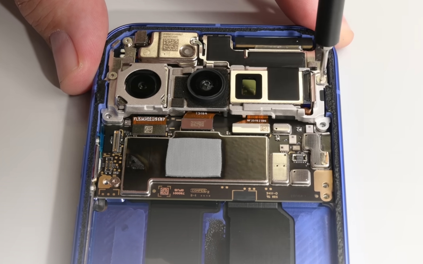 Google Pixel 10 получил 6 из 10 баллов за ремонтопригодность: что внутри нового флагмана?