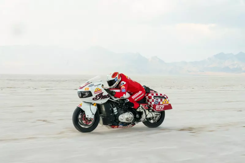 Мотоцикл Indian Challenger установил рекорд скорости в классе бэггеров 1 Гоночный Challenger от Indian Motorcycles разогнался почти до 200 миль в час на солончаках Бонневилля.