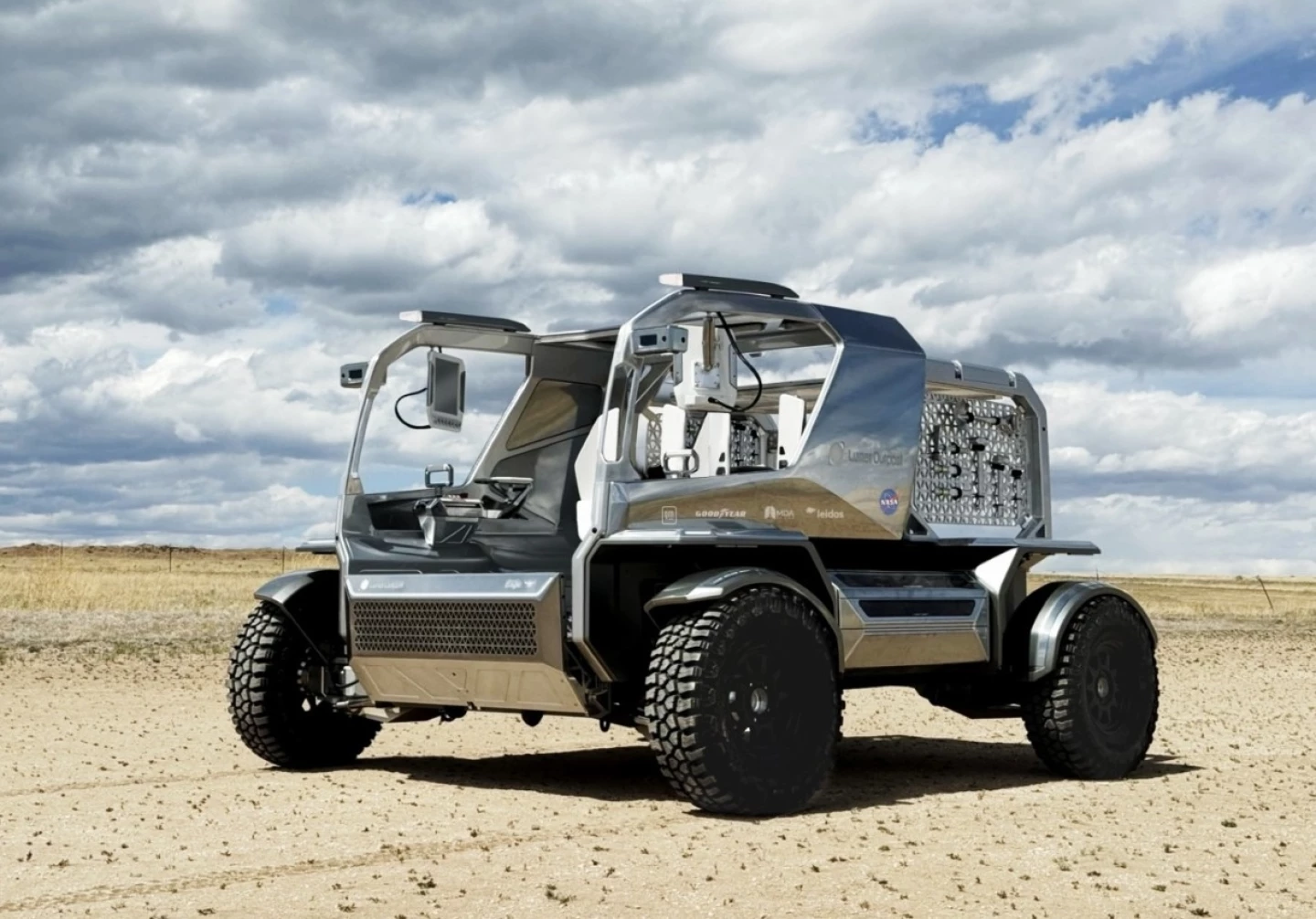 General Motors создает лунный ровер с батареями от Hummer EV