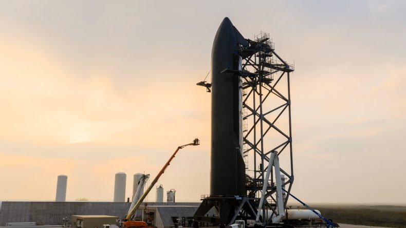 SpaceX уверена в высадке людей на Луну до 2030 года