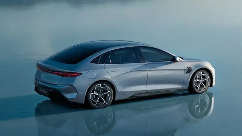 BYD Seal загорелся в Гонконге: батарея уцелела, виновато внешнее устройство