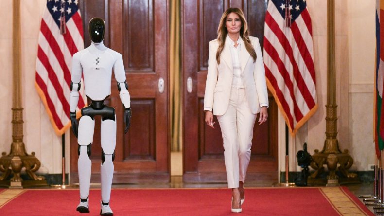 Человекоподобный робот стал необычным гостем саммита Мелании Трамп в Белом доме