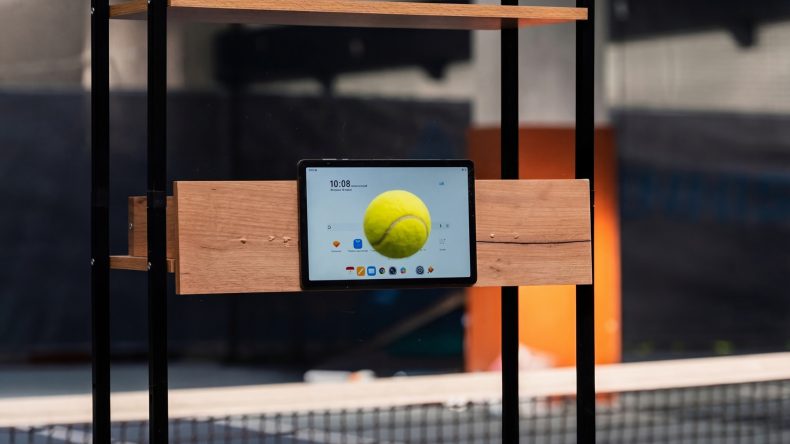 Honor Pad X8b выдержал три сотни теннисных подач и остался невредим