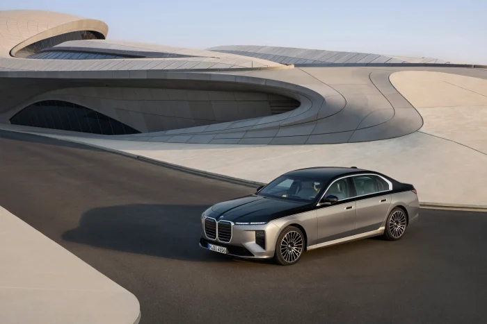BMW показала новую 7 Series Neue Klasse: флагман стал "компьютером на колесах"
