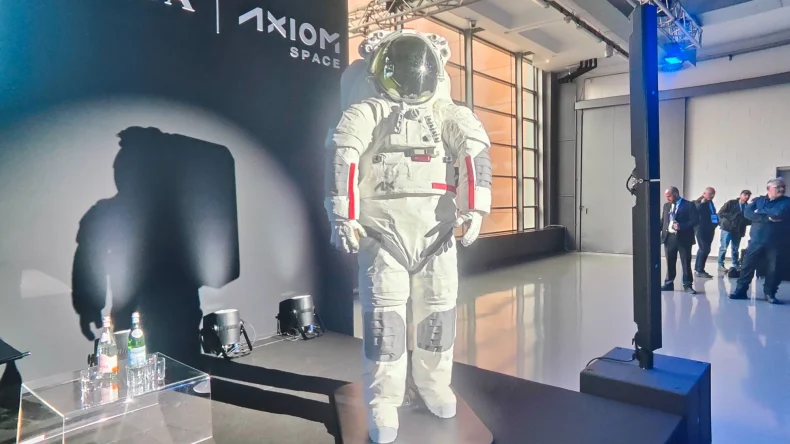 NASA меняет план по лунным скафандрам: высадка в 2028 году снова под вопросом