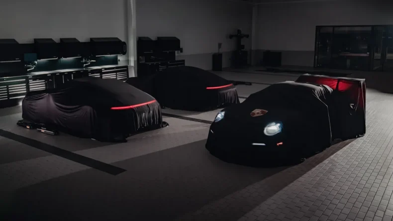 Porsche выпустит три уникальных 911 в честь героев «Истории игрушек»
