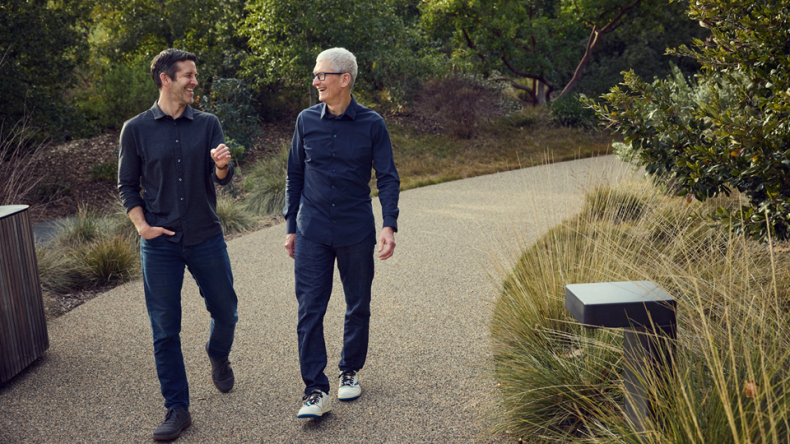 Тим Кук покидает пост CEO Apple: компанию возглавит Джон Тернус