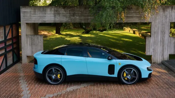 Ferrari наконец показала Luce — первый электромобиль с 1050 л.с. и салоном от Джони Айва