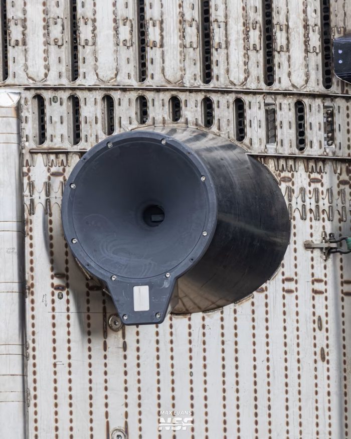 SpaceX показала эффектные фото Starship V3 с двигателями Raptor 3 перед запуском