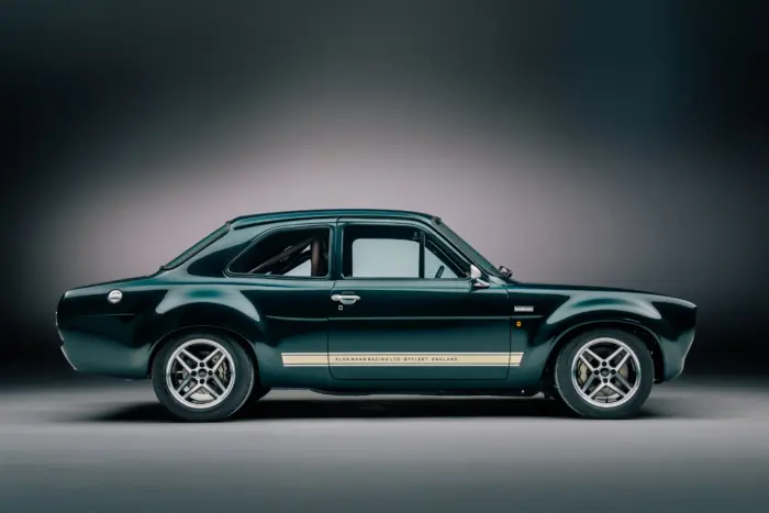 Ford Escort мощнее Porsche: представлен уникальный ретро-спорткар с мотором на 10 000 об/мин