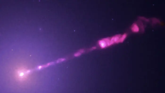 Чадра показала самый детальный снимок джета знаменитой черной дыры M87*