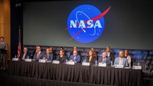 Бывший эксперт NASA по НЛО призвал изучать аномалии без спекуляций об инопланетянах