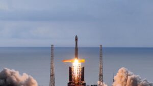 Китай вывел на орбиту 23 аппарата для спутникового интернета и испытал обновленную ракету Чанчжэн-8А