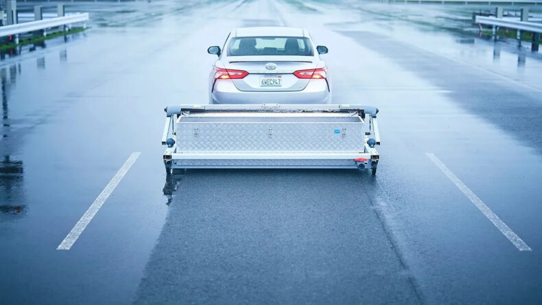 Toyota создала машину-губку для быстрой сушки испытательного трека
