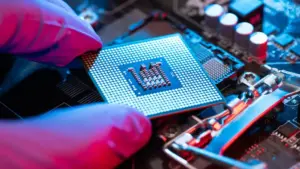 В KAIST создали адаптивный полупроводник для ИИ, снижающий ошибки до 40 раз