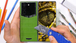 Складной смартфон Vertu Alpha Fold за 770 тысяч рублей разобрали и нашли возможное родство с Nubia