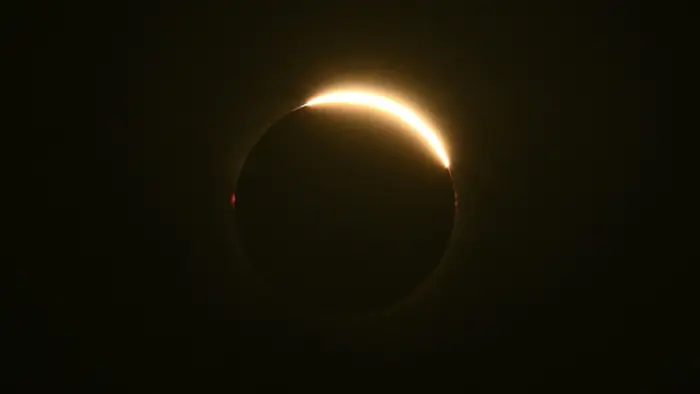 Лучшие фотографии полного солнечного затмения 2026 года со всего мира