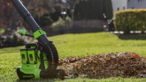 Greenworks представила ранцевую воздуходувку GD40BPG2 со скоростью потока до 282 км/ч