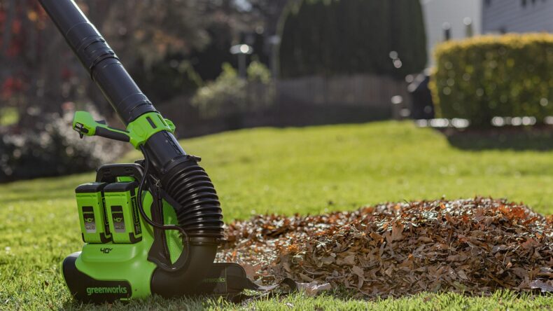 Greenworks представила ранцевую воздуходувку GD40BPG2 со скоростью потока до 282 км/ч