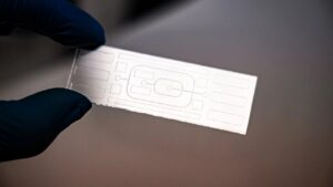 В России создали дешевые стеклянные чипы для производства нанолекарств