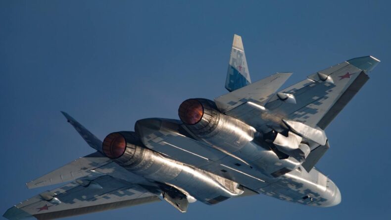 Ростех впервые покажет стелс-беспилотники для Су-57 на авиасалоне в Египте