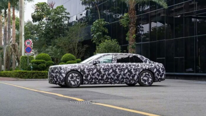 BYD готовит роскошный седан Yangwang Altior длиной 5,5 метра — конкурента Rolls-Royce и Maybach 3 BYD готовит роскошный седан Yangwang Altior длиной 5,5 метра — конкурента Rolls-Royce и Maybach