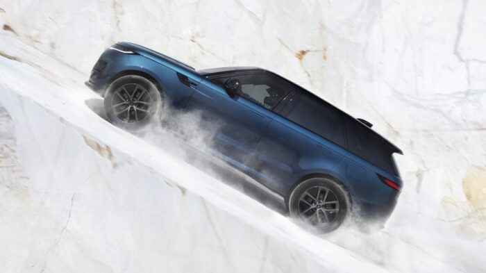 Range Rover Sport стал электромобилем: 542 л.с., запас хода 608 км и разгон до 100 км/ч за 4,5 секунды 1 Range Rover Sport стал электромобилем: 542 л.с., запас хода 608 км и разгон до 100 км/ч за 4,5 секунды