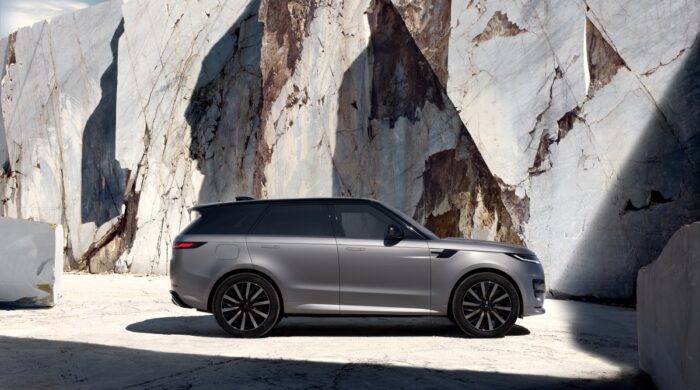 Range Rover Sport стал электромобилем: 542 л.с., запас хода 608 км и разгон до 100 км/ч за 4,5 секунды 3 Range Rover Sport стал электромобилем: 542 л.с., запас хода 608 км и разгон до 100 км/ч за 4,5 секунды