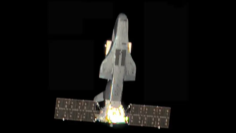 Разведка США показала секретный космоплан Китая «Шэньлун» рядом с неизвестным спутником